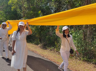 บุคลากรสำนักงานสหกรณ์จังหวัดสุราษฎร์ธานีเข้าร่วมประกอบพิธีเชิญผ้าขึ้นห่มพระธาตุศรีสุราษฎร์ เนื่องในงานแห่ผ้าห่มพระธาตุศรีสุราษฎร์ แลธรรมชาติเขาท่าเพชร ครั้งที่ 13 ประจำปี 2566 ... พารามิเตอร์รูปภาพ 10